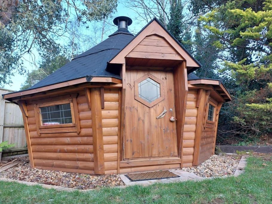 בורנמות' Beach House, With Bbq Lodge And Hot Tub! מראה חיצוני תמונה
